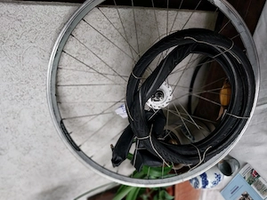 28er Rad mit Nabendynamo + Schlauch und Decke 36 Speichen