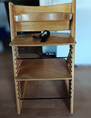 Baby Hochstuhl aus Holz mit Gurt