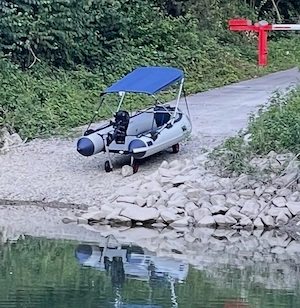 Schlauchboot mit Aluboden, 3,7 KW TOHATSU Motor, Bimini und Slipräder 