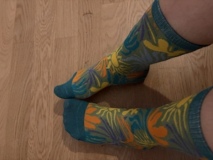 Bunte Socken getragen 