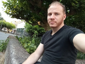 Ich M35 , muskulös und behaart suche junge Dame bis 32