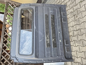 Trennwand mit Schiebefenster