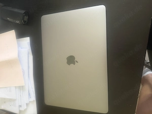 Mcbook pro und mit Maus dazu 