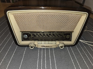 Zu verkaufen alter Radio siehe Bilder 