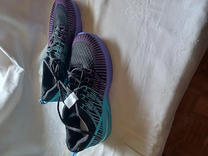 Sportschuh, bunt