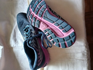 Sportschule, asics