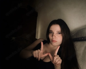 Eure Versaute Laura ich würde mich freuen wenn ihr, mich als eure Vorlage nehmt...