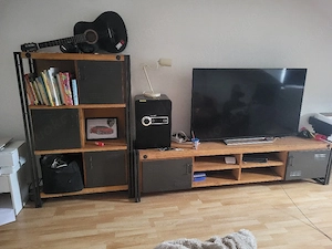 Zu verkaufen: TV + Schrank in gutem Zustand