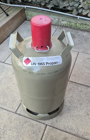 Leere Propangasflasche 11 jg