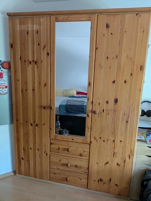 Kleiderschrank 