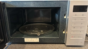 Samsung Microwave in good working condition