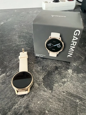  Kleinanzeigen Elektronik Wearables Bild in Vollbild öffnenGarmin Venu 4 41mm Gold Smartwatch in Heu