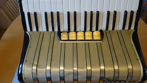 Akkordeon, Hohner, 72 Bässe Bild 2