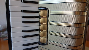 Akkordeon, Hohner, 72 Bässe Bild 5