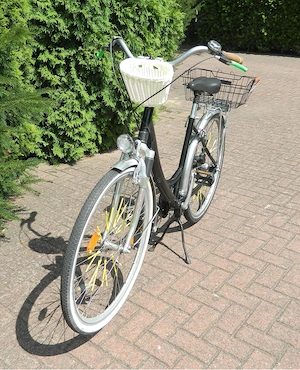 Ein 28 er Damenrad mit Alu Rahmen Überholt