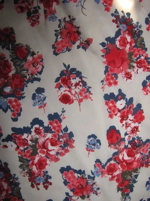 NEU mit ETIKETT Rosen Blüten Romantik Etui wie Seiden Kleid Palmetto 34-36 XS-S cremé beige rot blau