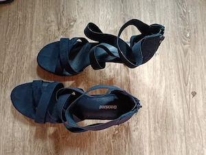 Graceland Sandalen schwarz mit elastischen Riemen