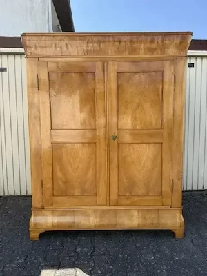 Antiker Biedermeier Kleiderschrank um 1839 in hellem Nussbaum Restauriert Zerlegbar Schellack polier