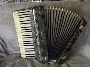 Räumungsverkauf, alles muss raus, Hohner IIIC, sehr gepflegtes Instrument 385,00 Euro Wert 550,00 E.