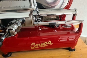 Omega 300, Schwungrad-Aufschnittmaschine, Das Original