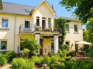 Rarität! Sankt Veit Villa mit 2,5 ZKB mit Garage, Kamin und Küche! TOP!
