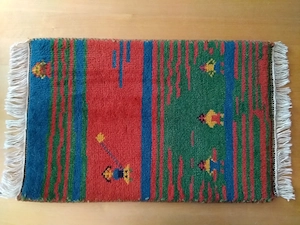 Kleiner Teppich mit Fransen oder Fußmatte		
