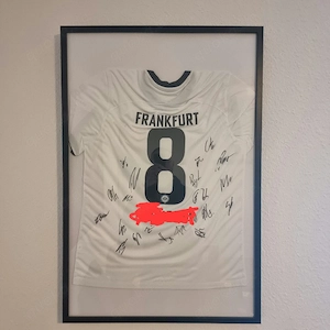 Eintracht Frankfurt Ausweichtrikot Saison 23 24 mit original Unterschriften