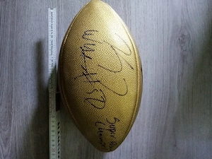 Wilson Golden Football "THE DUKE" KJ WRIGHT Autogramm und Zertifikat 