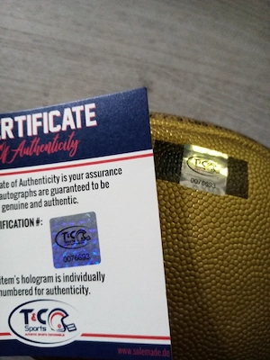 Wilson Golden Football "THE DUKE" KJ WRIGHT Autogramm und Zertifikat  Bild 5