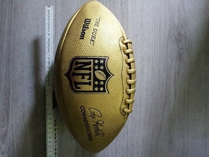 Wilson Golden Football "THE DUKE" KJ WRIGHT Autogramm und Zertifikat  Bild 2