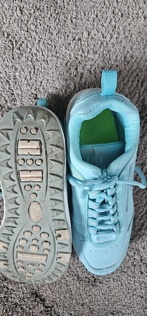 Schuhe himmelblau 