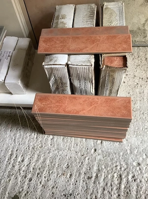 Neue Sockelleisten 33x8 cm, teracotta, 117 Stück - (Preis pro St)