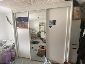 Kleiderschrank