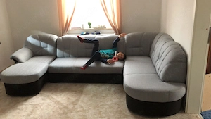Verkaufe Couch Ecke( U-Form) mit Otomane .