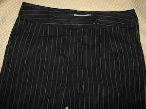 NEU mit Etikett Freizeit Business Nadelstreifen Long Bermuda Short BLIND DATE 38-40 S-M schwarz weiß