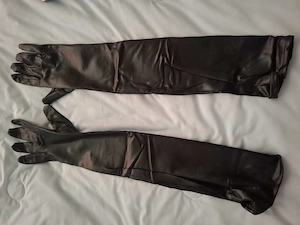 Verkaufe meine getragenen latexhandschuhe top Zustand  Bild 2