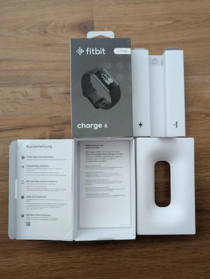 Fitbit Charge 6 (Schwarz) und Sportarmband dazu