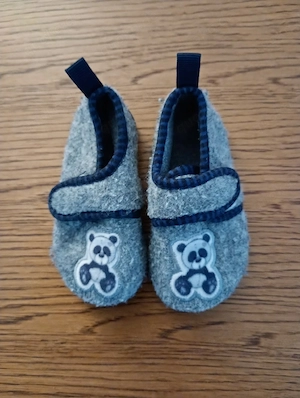 Hausschuhe grau Panda Klettverschluss 19