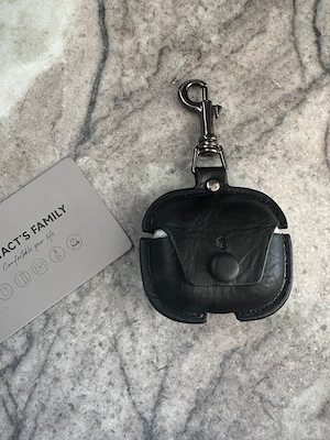 AirPods Pro Hülle aus echtem hochwertigem Leder mit Karabiner   NEU