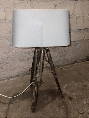 Vintage Nachttischlampe mit Stativfuß im Industrie-Look