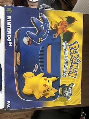 Nintendo N64-Konsole   Pokémon Pikachu-Edition   neuwertig und in der Originalverpackung