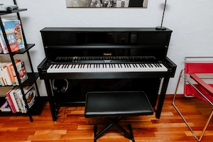 ROLAND e-Piano aus Nachlass inkl. Klavierhocker und Kopfhörer
