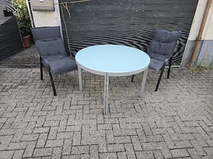 Tischset mit Stühlen