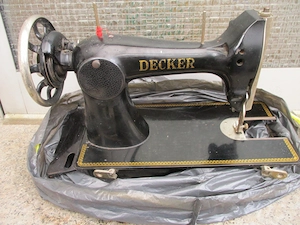 Sammlerstück ..alte Decker Nähmaschine