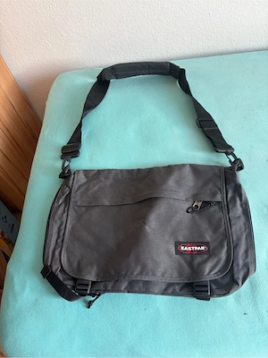 Eastpak Messenger Bag Umhängetasche Grau