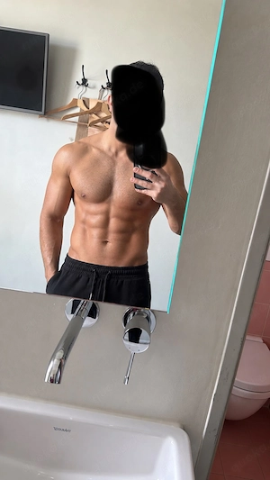 Attraktiver Mann mit einem 23 cm langen Penis Und Suche Frauen für Spaß