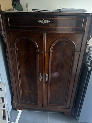 Schrank zu verkaufen