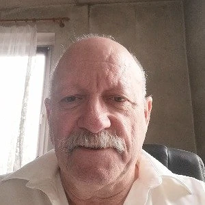 Er 68 sucht ein dom Paar ab 75+das mich spankt