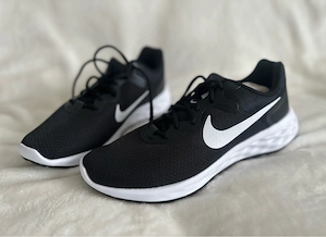 nike schuhe revolution gr. 43 neu