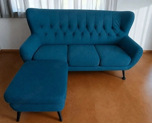 hochwertiges 3-Sitzer-Sofa inklusive passendem Hocker